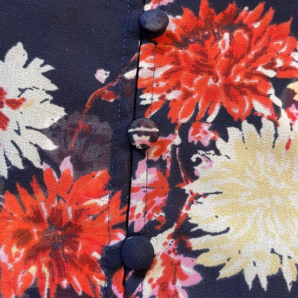 Torrid Floral Chiffon Blouse Sheer Layer Top Size 2 Navy/Red Button SS V Neck - Picture 4 of 7